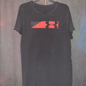 women’s Under armor tshirt